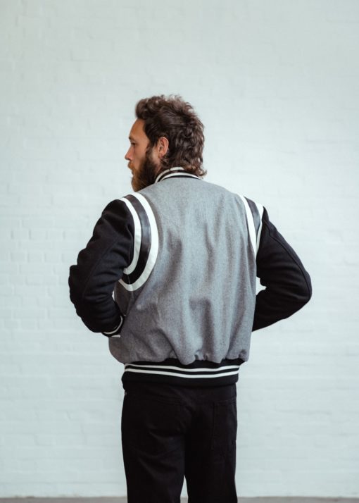 Blouson vintage, style universitaire, gris noir et blanc, Chet Rock – Image 2