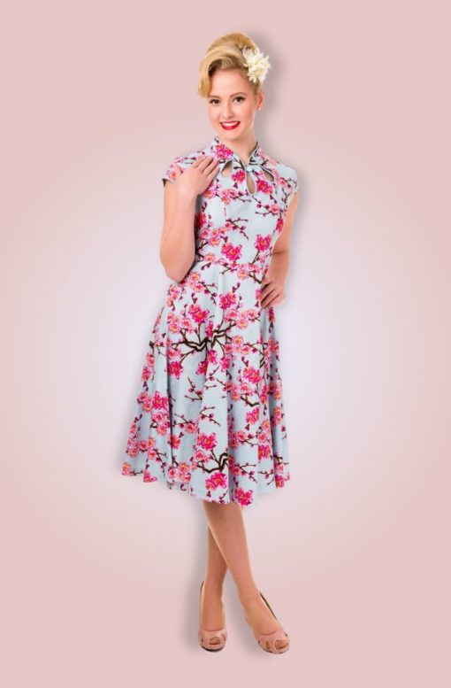 Robe swing style vintage, manche courtes, bleu ciel et fleurs, Banned
