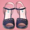 Escarpin chaussure talon large bout ouvert bordure cœur trou style vintage reto 50s années 50 pinup pin up confortable lanière cheville bleu marine