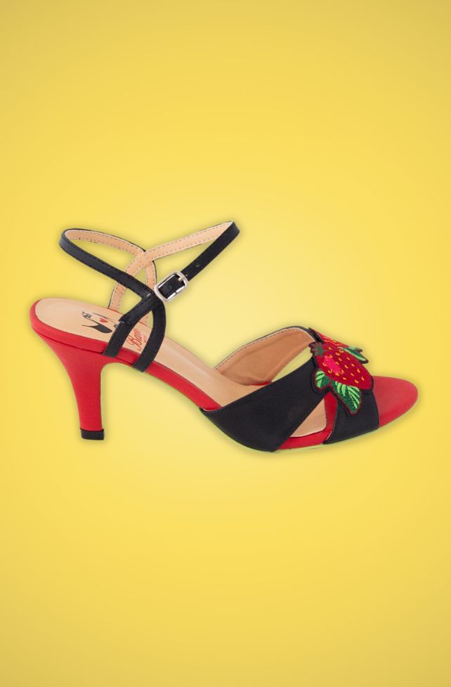 Chaussure sandale talon style retro vintage 50s année 50 ouvert broderie fraise lanière cheville pinup banned rouge noir