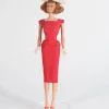 Poupée qui porte une robe rouge similaire à la Robe crayon rouge années 50, Barbie.